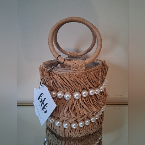 Beyond The Beach Los Angeles Skyler Straw Pearl Bucket Bag - Picture 2 of 13